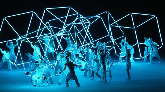 Foto: Ragam Atraksi Meriahkan Opening Ceremony SEA Games 2025, Kontingen Indonesia Memukau dengan Pakaian Adat Nusantara