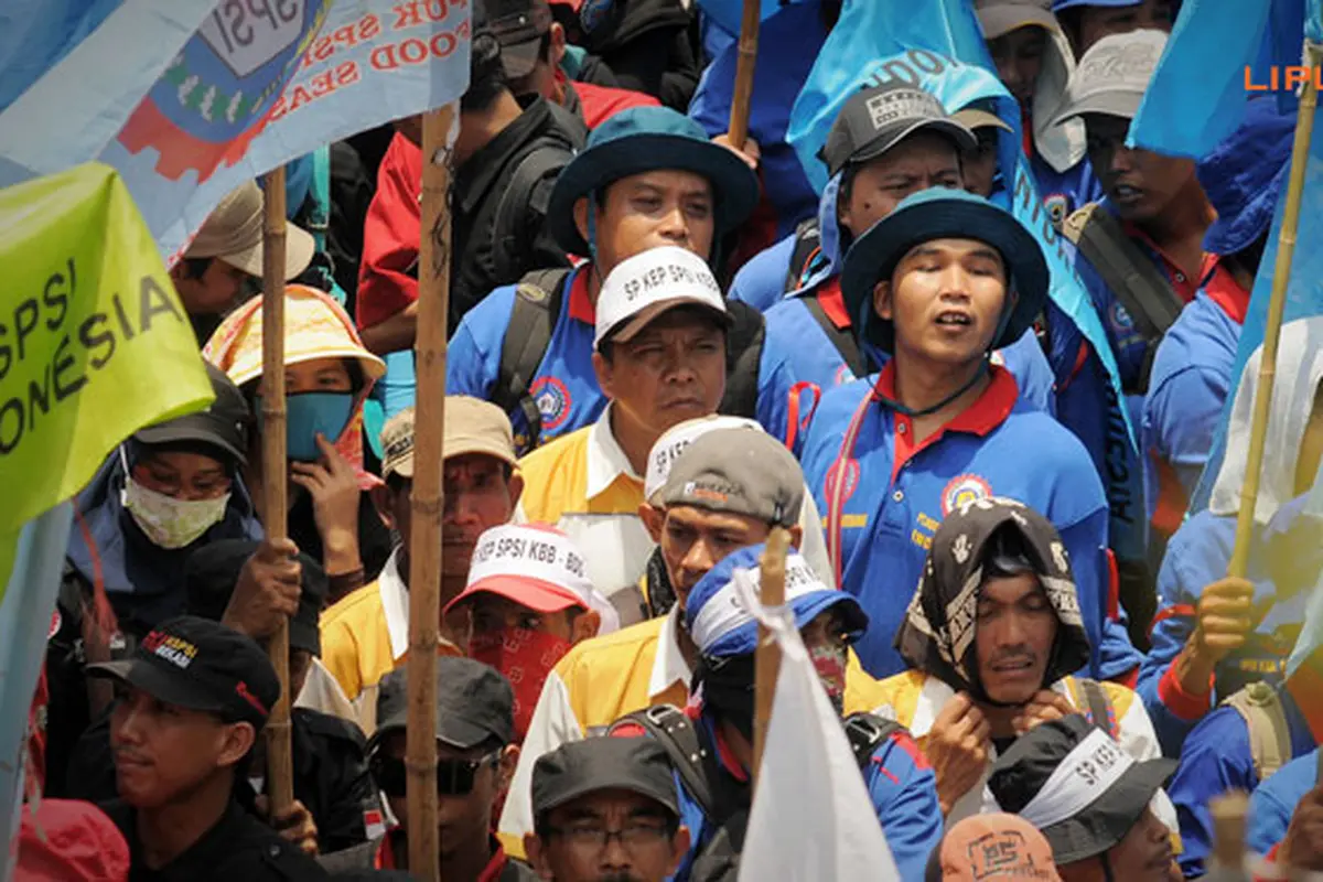 buruh-demo-131021c.jpg