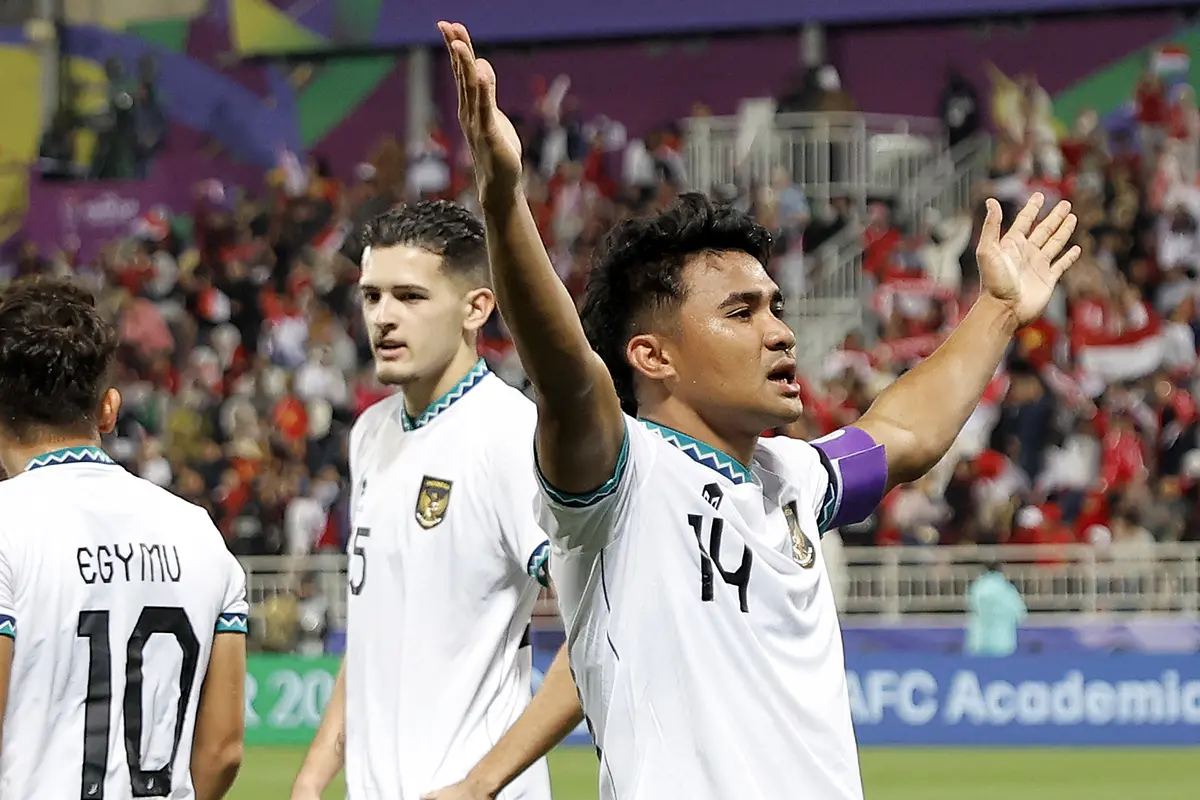 Kapten Timnas Indonesia, Asnawi Mangkualam, mencetak gol ke gawang Timnas Vietnam di Piala Asia 2023.
