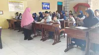 Suasan PTS di SMP Negeri 1 Brebes, Jawa Tengah. Foto: (Fajar Eko/Liputan6.com)