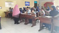 Heboh, Siswa Ujian di Luar Kelas karena Belum Bayar Iuran Sekolah