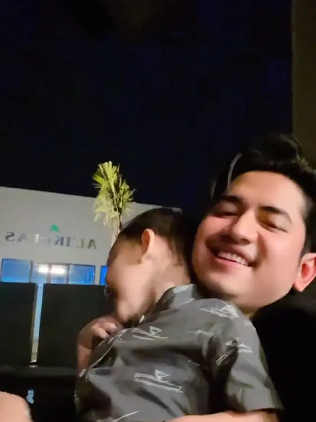 6 Momen Zikri Daulay Buka Puasa Bareng Mantan Istri, Tetap Jalin Silaturahmi