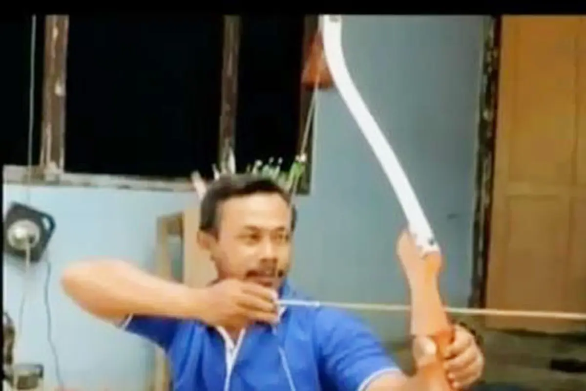 Perajin Busur Panah Paralon
