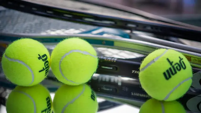 Alat untuk bermain padel