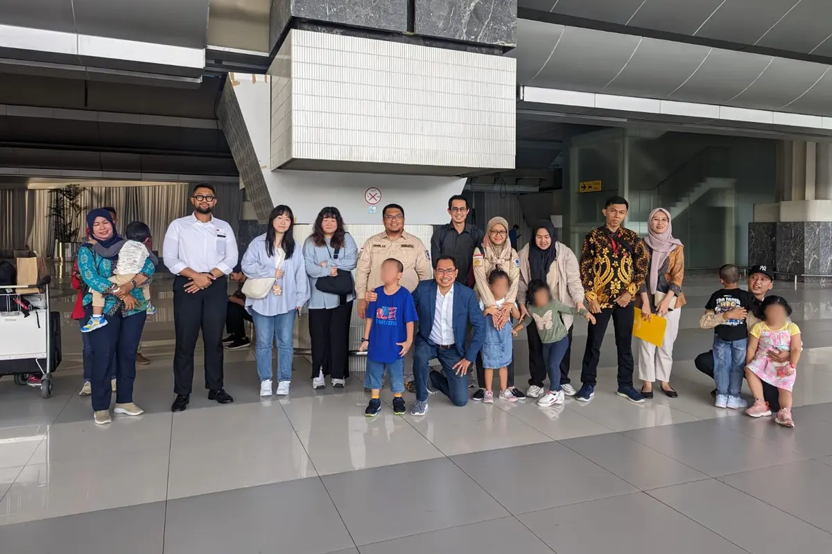 Enam anak WNI yang terlantar di Taiwan dipulangkan oleh Kementerian Luar Negeri (Kemlu) RI pada 15 Desember 2023. Upaya ini bekerja sama dengan Kantor Dagang dan Ekonomi Indonesia (KDEI) Taipei. (Dok Kemlu RI)