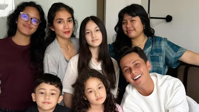 7 Potret Kebersamaan 5 Anak Andhika dan Ussy Liburan Penuh Keseruan ke Amerika, Keluarga Visual (credit: https://www.instagram.com/ussypratama/)