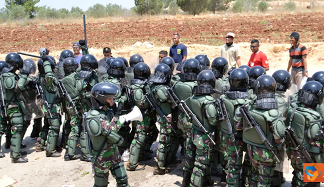 Citizen6, Lebanon: Prajurit TNI yang tergabung dalam Satgas Indobatt di Lebanon melaksanakan latihan CRC di sekitar Markas Indobatt, UN Posn 7 - 1, Adshid al Qusair, Lebanon Selatan, Selasa (19/6). (Pengirim: Badarudin Bakri).