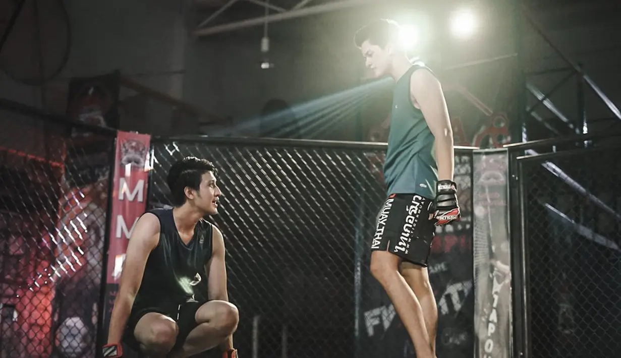 Dalam sinetron Cinta Tapi Benci ia pun sempat berperan menjadi seorang petarung di dalam oktagon layaknya pemain Mix Martial Art (MMA). Saat bertarung ia pun beradu akting dengan Jeremi Moeremans. (Liputan6.com/IG/@real_aditya1)