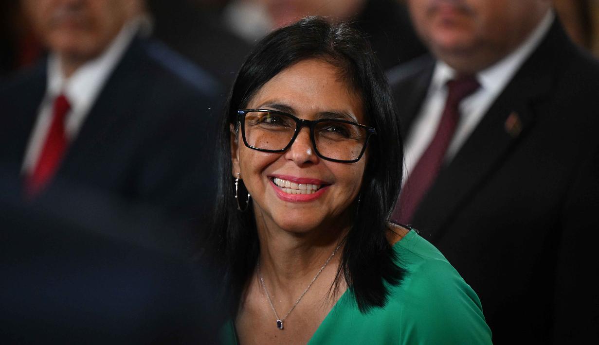 Sebelum dilantik, Delcy Rodriguez menjabat sebagai Wakil Presiden Venezuela sejak 2018. Tampak dalam foto, Presiden sementara Venezuela, Delcy Rodriguez, tersenyum setelah sidang Majelis Nasional di Caracas pada 5 Januari 2026. (Federico PARRA/AFP)