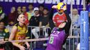 Bintang Jakarta Pertamina Enduro, Megawati Hangestri mencoba memberikan bola ke rekan satu timnya saat berhadapan dengan Gresik Phonska Plus pada laga seri lima putaran kedua di GOR Candradimuka Padepokan Voli Jenderal Polisi Kunarto, Sentul Bogor, Minggu (22/2/2026) malam WIB. (Bola.com/Abdul Aziz)