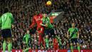 Inilah saat Christian Benteke mencetak gol ke gawang Southampton dalam lanjutan Liga Premier Inggris di Stadion Anfield, Liverpool, Minggu (25/10/2015). (Action Images via Reuters/Alex Morton)