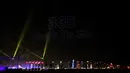Drone menampilkan cahaya yang membentuk tulisan “365 Days To Go” di atas ibu kota Qatar, Doha, pada Minggu (21/11/2021). Qatar akan menyelenggarakan Piala Dunia pertama di Timur Tengah setahun dari sekarang, di delapan stadion di dalam dan sekitar ibu kota Doha. (AMMAR ABD RABBO / Qatar Museums)