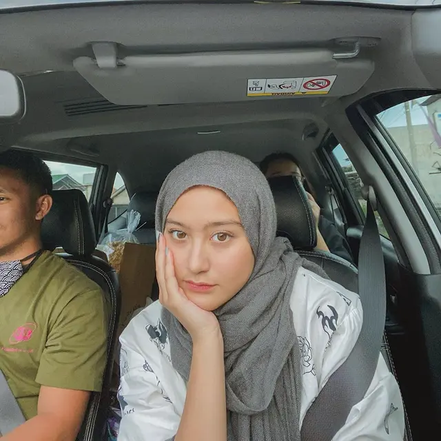 6 Potret Salshabilla Adriani Tampil Berhijab Ini Curi Perhatian Netizen