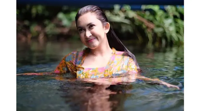 Biasa Makeup Tebal, Ini 6 Potret Nafa Urbach Tampil Natural