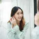 Ilustrasi perempuan tampil segar dengan parfum. (c) theshots.contributor@gmail.com/Depositphotos