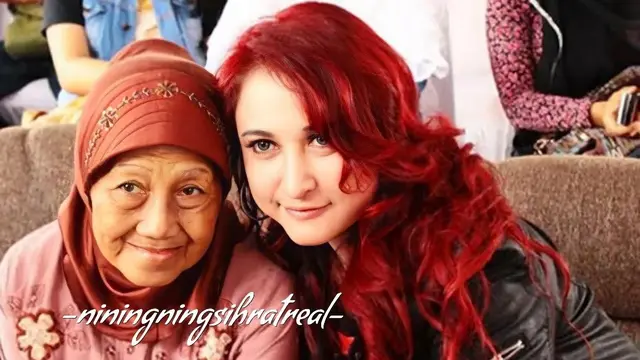 5 Momen Kenangan Ibunda Nike Ardila Bersama Selebritas Tanah Air