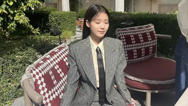 Gaya Berkelas Girl Boss IU di Milan Fashion Week, (@dlwlrma)