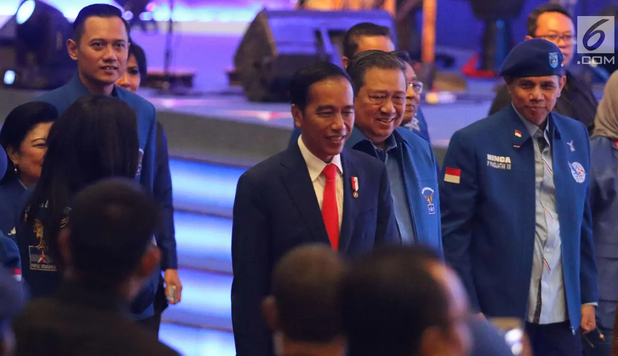 Presiden Joko Widodo tiba menghadiri Rapimnas Partai Demokrat di Bogor, Jawa Barat, Sabtu (10/3). Rapimnas Partai Demokrat yang bertemakan "Demokrat S14P!", membahas persiapan pemilu partai demokrat di 2019. (Liputan6.com/Angga yuniar)