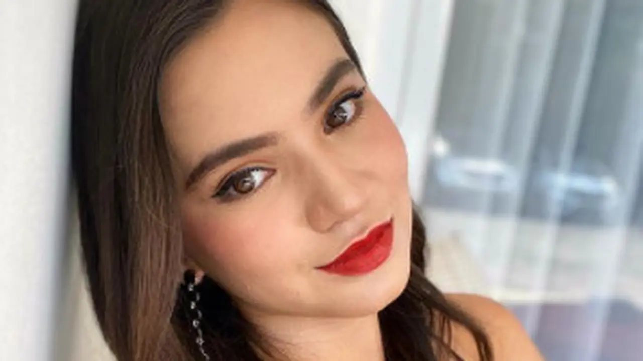 Karen Nijsen, Model yang Dikabarkan Dekat dengan Gading Marten