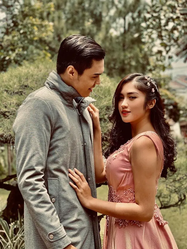 Main Sinetron Bareng, Ini 6 Momen Kedekatan Ochi Rosdiana dan Rizky Ksatria
