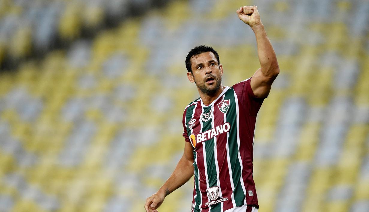 Pemain Fluminense, Fred, saat melawan Colombia pada laga  Copa Sudamericana di Stadion Maracana, (4/5/2022). Frederico Chaves Guedes atau yang lebih akrab dikenal Fred merupakan ujung tombak bersama Ciro Alves saat keduanya masih bermain bersama untuk Fluminese pada 2010-2011. (AFP/Mauro Pimentel)