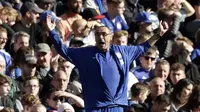 Pelatih Chelsea, Maurizio Sarri, saat melawan Manchester United pada laga Premier League di Stadion Stamford Bridge, Sabtu (20/10/2018). Kedua tim bermain imbang 2-2. (AP/Matt Dunham)