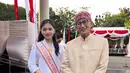 Hadiri upacara kemerdekaan RI di Istana Merdeka, Zemma tampil ayu dalam balutan kebaya kartini warna putih dan kain batik warna kuning. [Instagram/raihana_zemma]