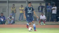 Jajang Sukmara saat membela Persib Bandung di stadion Si Jalak Harupat, Bandung. (24/10/2015). (Bola.com/Nicklas Hanoatubun)