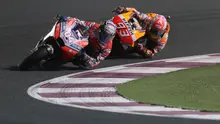 Pebalap Ducati, Andrea Dovizioso memacu motornya pada MotoGP Qatar di Sirkuit Losail, Doha, Minggu (18/3/2018). Andrea Dovizioso menjadi juara seri ini dengan catatan waktu 42 menit 34,654 detik. (AFP/Karim Jaafar)