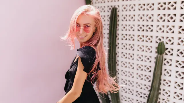 5 Pilihan Warna Rambut yang Bisa Membuat Wajahmu Terlihat Lebih Cerah!