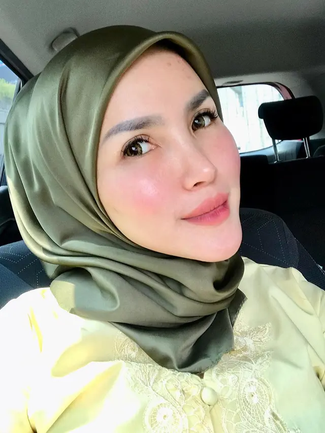 Putuskan Lepas Hijab, Ini 6 Potret Terbaru Intan Hardja