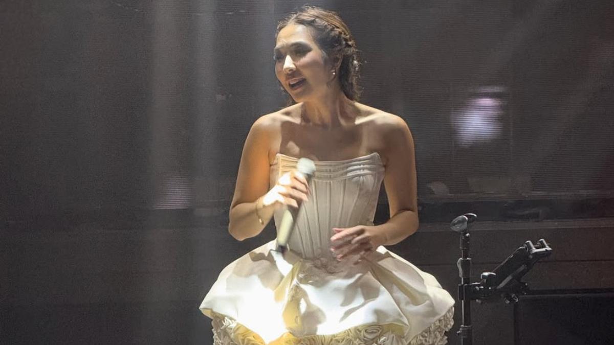 7 Potret Gisella Anastasia Kembali Nyanyi di Panggung Besar hingga Momen Pernikahan Sahabat