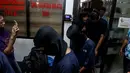 Terkait kasus tersebut polisi mengamankan di antaranya tiga pelajar yang terlibat dalam aksi pencurian dan kekerasan kepada temannya sendiri, Jakarta, (8/10/14).(Liputan6.com/Faizal Fanani) 