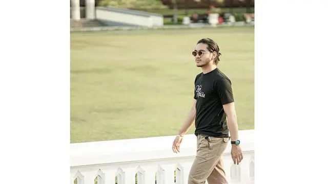 7 Potret Terbaru Giorgino Abraham, Gaya Rambutnya Bikin Kaget