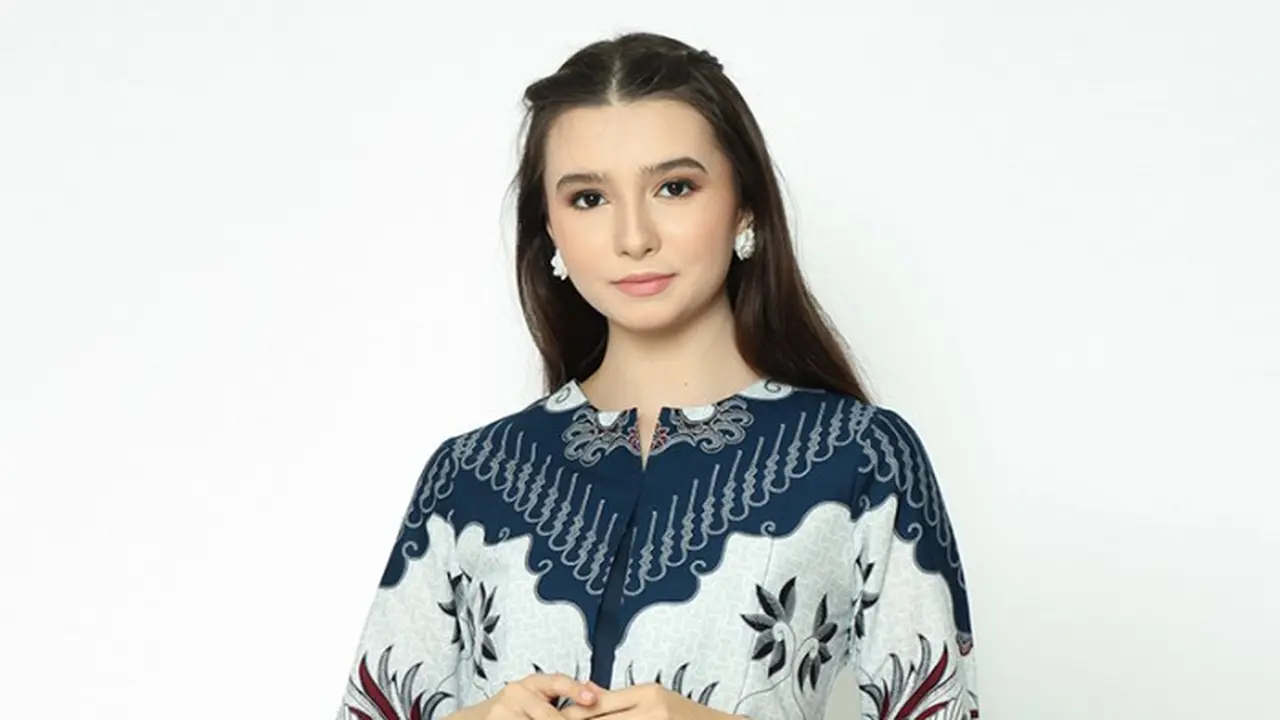 10 Rekomendasi Model Baju Kerja Wanita Terbaru 2024, Bikin Makin Stylish