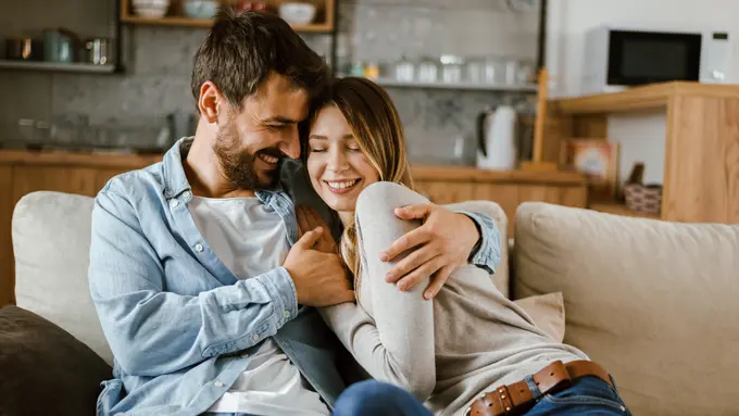 perempuan dan pasangan oktober cinta besar