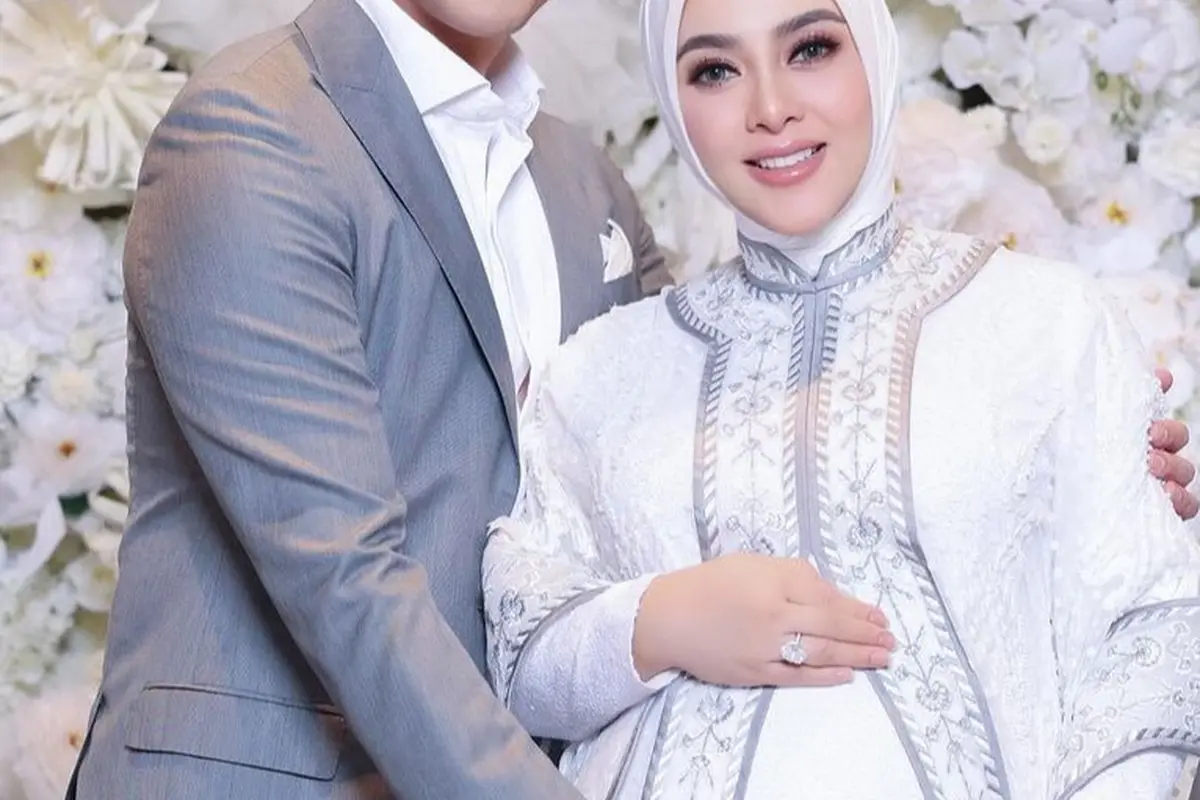 Tampilan Syahrini saat Syukuran Kehamilan 7 Bulanan Di Singapura