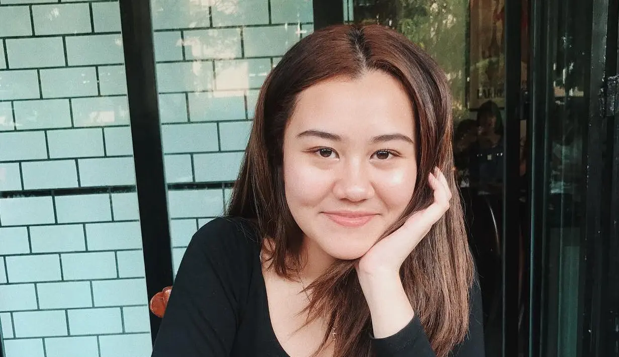 Anak Reza Artamevia dan almarhum Aji Massaid, Aaliyah Massaid kini sudah beranjak dewasa. Ia tampak beberapa kali menunggah saat tampil tanpa makeup. (Foto: instagram.com/aaliyah.massaid)