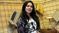 Raisa Andriana kerap dikenal dengan panggilan Raisa. Ia adalah penyanyi asal Indonesia yang populer sejak Tahun 2011. 
