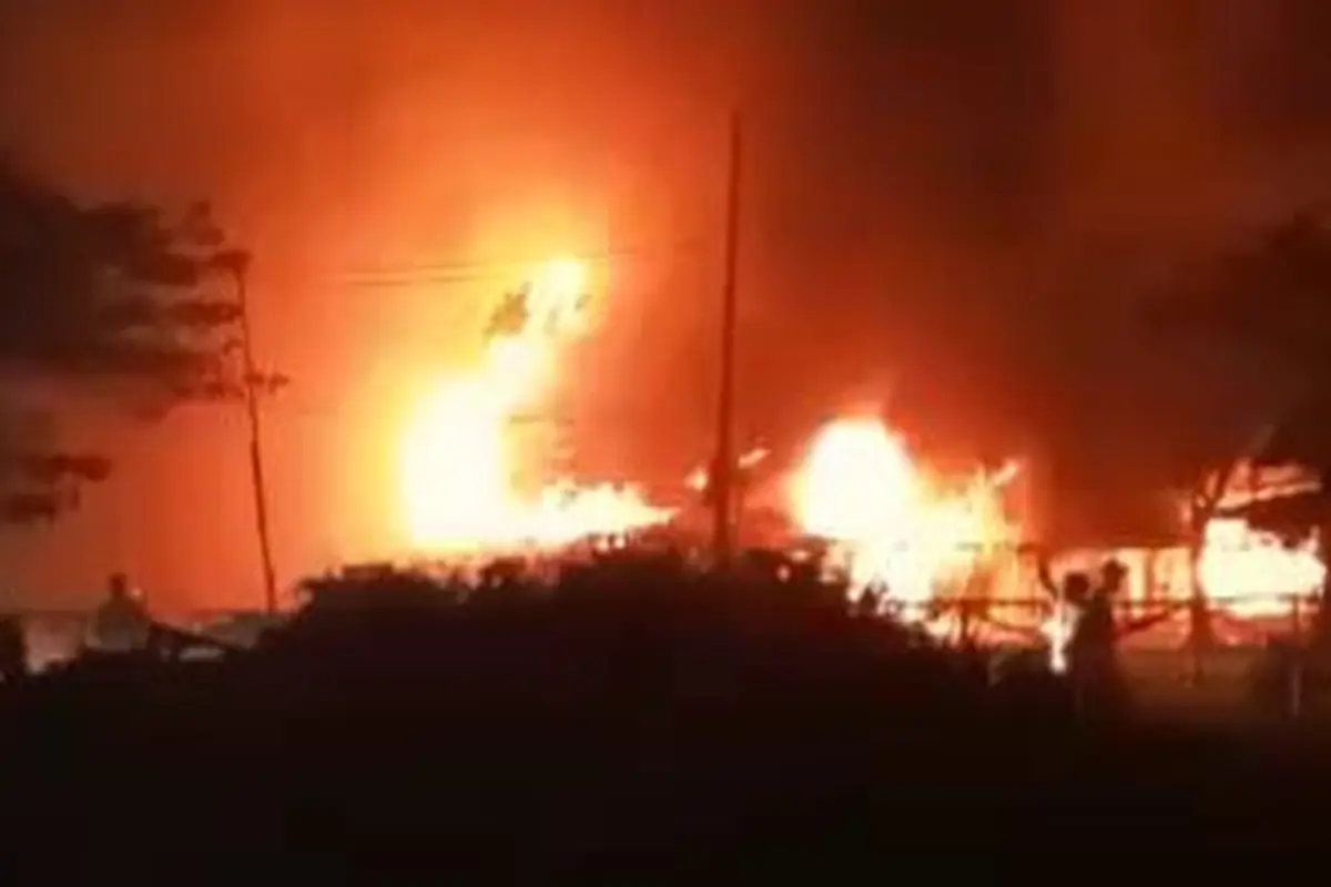 Lokasi relokasi Pasar Johar terbakar, Rabu malam (2/2/2022). (Foto: Liputan6.com/Istimewa)