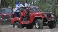 Ngabuburit Naik Jeep, Menpora Bagikan Kaos Asian Games
