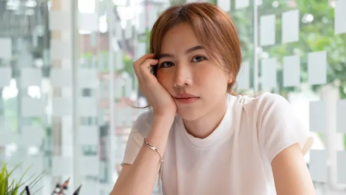 marah kesal sedih serius ngambek