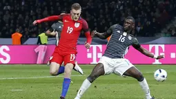 Tampil cemerlang bersama Leicester City, Jamie Vardy menjadi solusi tepat saat melawan Jerman pada laga persahabatan di Olympiastadion, Berlin, Minggu (27/3/2016) dini hari WIB. (Reuters/Carl Recine)