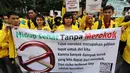 Sejumlah mahasiswa UI menggelar aksi damai di Bundaran HI Jakarta, Minggu (30/11/2014). (Liputan6.com/Faizal Fanani)