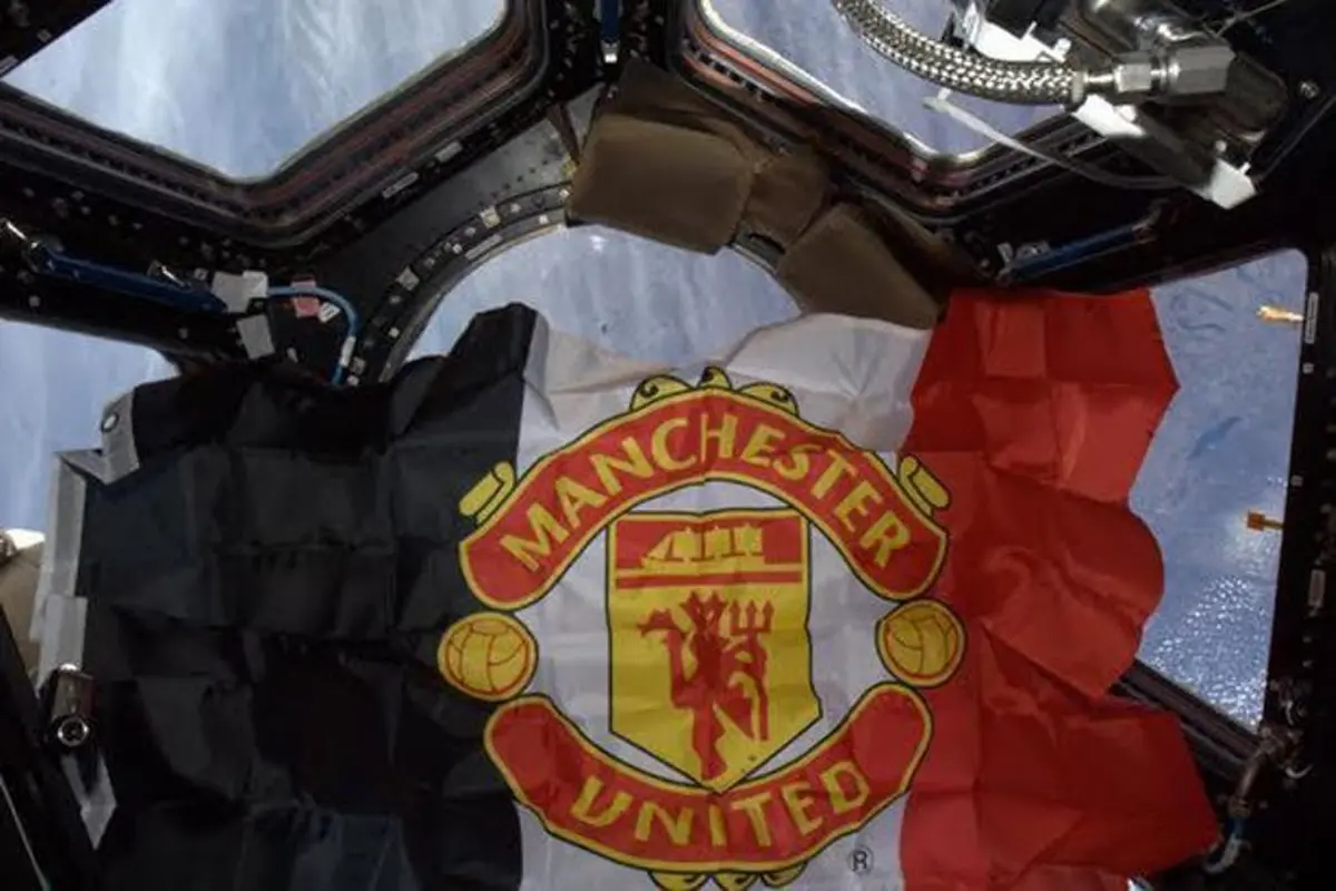 Wow! Man United Dapat Dukungan dari Luar Angkasa (belum)