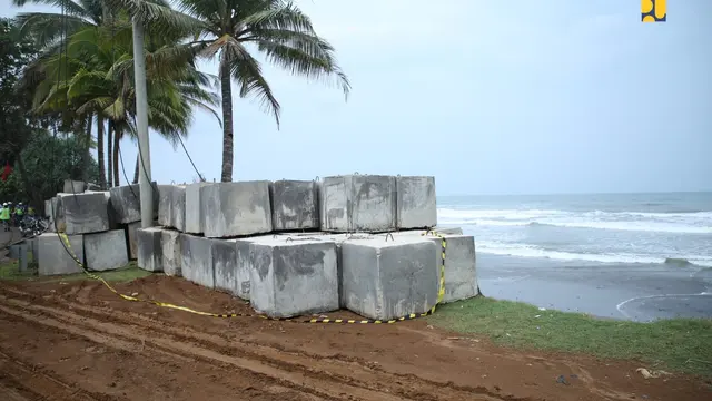 Kementerian PUPR membangun pengaman pantai di Bengkulu untuk melindungi pantai dari resiko abrasi dan erosi akibat terjangan ombak. (Dok Kementerian PUPR)