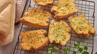 4 Garlic Bread Recipes: From the Classic to the Spicy and Cheesy Ones
