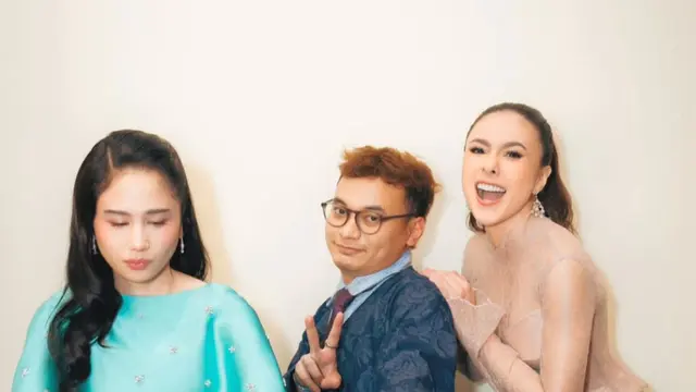 7 Potret Wulan Guritno dengan Gaya Elegan di Premiere Film Terbaru 'NORMA ANTARA MERTUA DAN MENANTU'