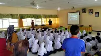 Kala Pelajar-pelajar di Kabupaten Bantaeng Diajari tentang Internet Sehat