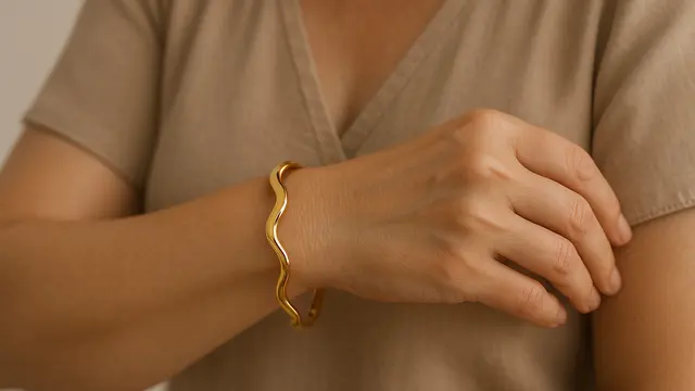 Gelang Emas Model Klasik Palang untuk Ibu-Ibu 40 Tahun ke Atas/Ilustrasi gambar oleh AI